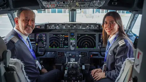 Cemresu Sarıhan Kimdir? Kaç Yaşında, Aslen Nereli? Babasıyla Aynı Kokpitte Görev Alan Genç Pilotun Hikayesi