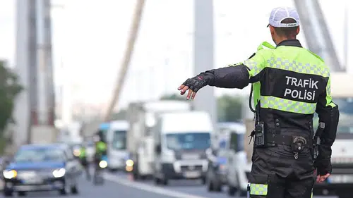 Araç Sahipleri Dikkat! Zorunlu Araç Ekipmanları Açıklandı: Eksik Olanlara Ceza Var