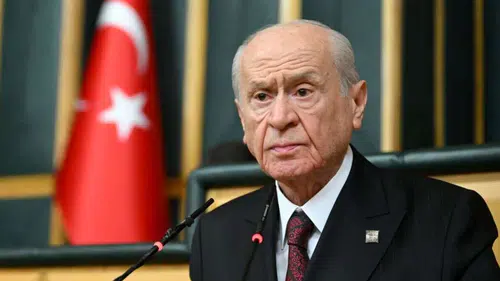 Devlet Bahçeli Kimdir? MHP Genel Başkanı Devlet Bahçeli’nin Hayatı ve Siyasi Kariyeri