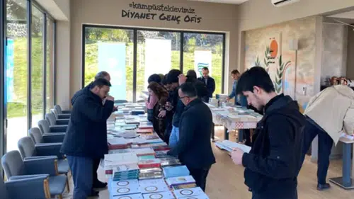 Rize’de Gençlik, İlim ve Kitap Fuarı Yoğun İlgiyle Başladı