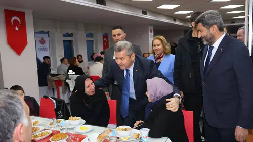 Artvin’de Vakıflar İftar Sofrasında Birlik Mesajı: Vali Turan Ergün Vatandaşlarla Buluştu