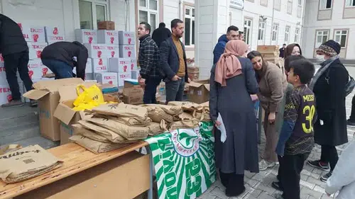 STUTTGART RİZELİLER DERNEĞİ 200 MUHTAÇ ÇOCUĞU GİYDİRDİ