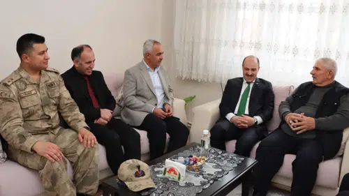 Oltu’da Bayramda Anlamlı Ziyaret: Kıbrıs Gazisi Halit Altunkaynak Unutulmadı