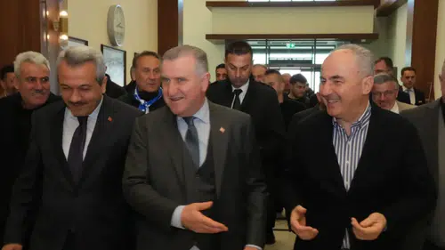 Gençlik ve Spor Bakanı Osman Aşkın Bak Rize’ye Geldi: Rize-Artvin Havalimanı’nda Karşılandı