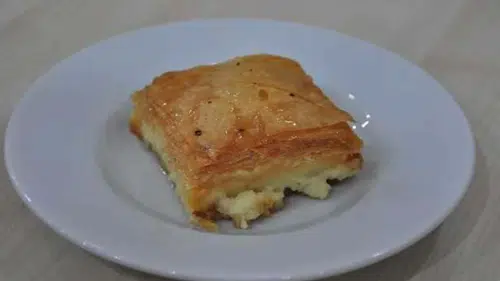 Rize Mutfağının Eşsiz Lezzeti: Laz Böreği