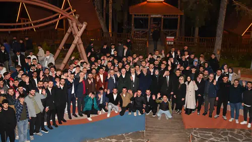 Başkan Ahmet Metin Genç Sahurda Gençlerle Buluştu: Türkiye’nin Yolculuğuna İmza Atacak Olan Sizlersiniz