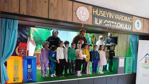 Rize’de Öğrencilere Sıfır Atık Bilinci: Hüseyin Yardımcı Okulu’nda Tiyatro Gösterisi