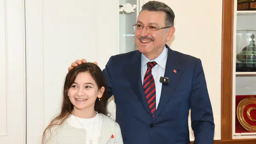 STEM Matematik Olimpiyatları dünya birincisi Lina Saka’dan Başkan Ahmet Metin Genç’e ziyaret