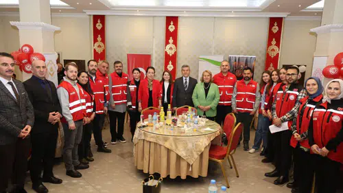 Türk Kızılayı Artvin’den Anlamlı İftar: Yetim Gülerse Dünya Güler