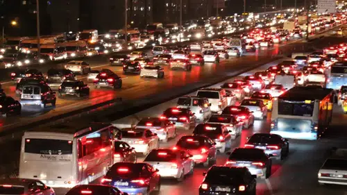 Şubat ayında Türkiye'de trafiğe kaydedilen araç sayısı 121 bin 791, toplam araç sayısı 34 milyona yaklaştı.