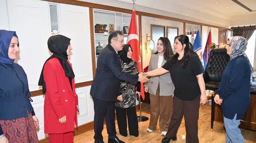 Başkan Ahmet Metin Genç, Büyükşehir Personeli ile Bayramlaştı