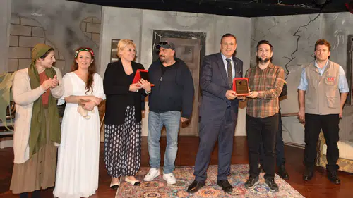 Başkan Çelebi, Filistin’de Gün Doğumu Gibi Oyununu İzledi