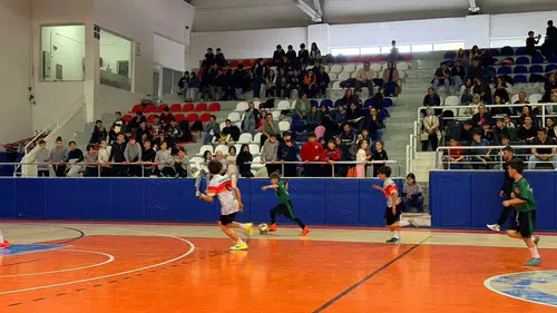 Artvin’de Yenimahalle Ortaokulu Futsal’da Merkez İlçe Şampiyonu Oldu