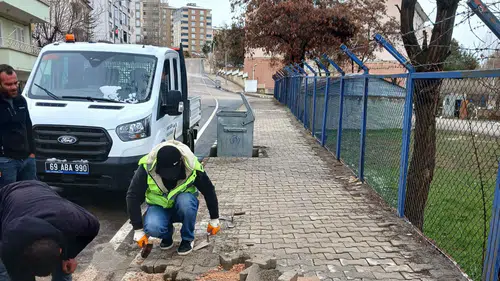 Bayburt'ta Kaldırım Tamirat Çalışmalarıyla Güvenli Yürüyüş Alanları Oluşturuluyor
