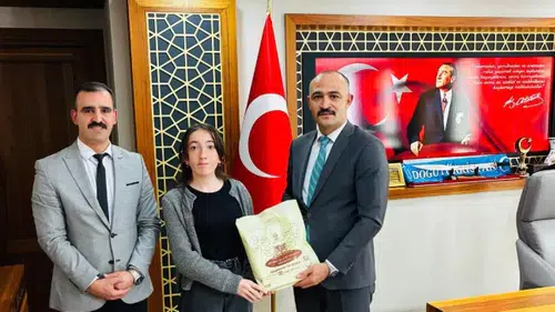 Ardanuç’ta İyileştiren Kütüphane Haftası'nda kitap okuma ödülleri sahiplerini buldu