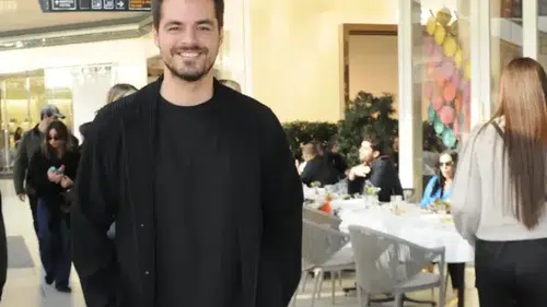 Berk Atan, dostlarıyla bir araya geldiği akşam yemeğinde moral buldu: Her şey yolunda!