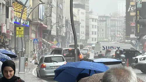 Rize'de Güneşli Günler Yerini Yağmura Bıraktı: Bahar Havası Kısa Süreliydi!