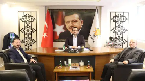 AK Parti Rize’de İlçe Başkanları Buluştu: Burak Ak, Abdullatif Kömrücü’yü Ağırladı