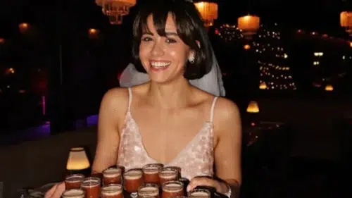 Nişanlısı İbrahim Selim, bekarlık hayatına pembe payetlerle veda etti!