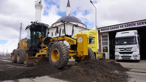 Yakutiye’de Asfalt ve Kaldırım Çalışmaları Sürüyor