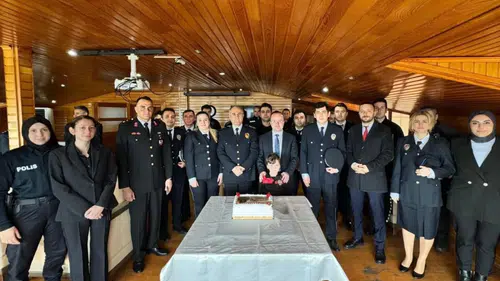 Hopa’da Polis Haftası Buluşması: Kaymakam Arslantürk Emniyet Mensuplarıyla Bir Araya Geldi