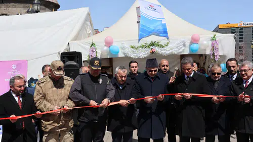 Erzurum’da İki İnsan Bir Hayat Kermesi Açıldı
