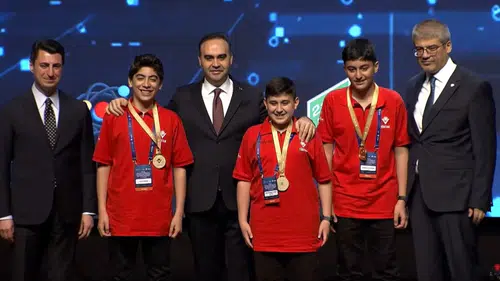 Malatya'dan Öğrenciler, TÜBİTAK Fizik Yarışmasında Türkiye Şampiyonluğunu Kazandı!