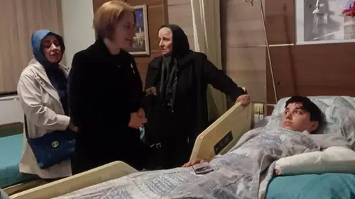 AK Parti Artvin İl Kadın Kolları’ndan Hastalara Ziyaret