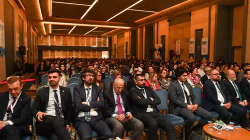 Yılmaz, 22. Ulusal Hasta Bilgilendirme Yarışması ve Eczacılık Zirvesi'nde Sağlık Alanında Yenilikleri Tartıştı