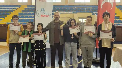 Fındıklı’da Satranç Gururu: Muammer Çiçekoğlu Ortaokulu Bölge Üçüncüsü Oldu