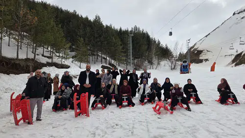 Hafız Öğrenciler Palandöken'de Kayak ve Sporla Eğlendi, Moral Buldu