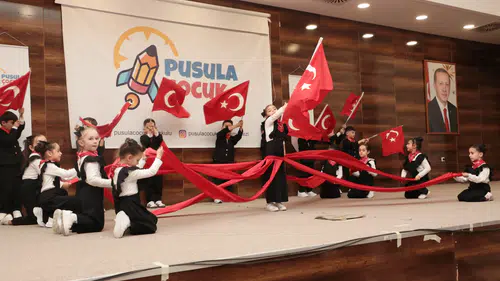 Bayburt’ta 23 Nisan Coşkusu: Miniklerden Renkli Gösteriler