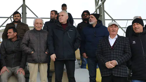 Bayburt Belediye Başkanı Mete Memiş, Bayburtspor’un Galibiyetini Tribünden Takip Etti