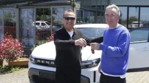 Pazarspor'dan Örnek Davranış: Piyangoda Kazandığı Aracı Takıma Hediye Etti!