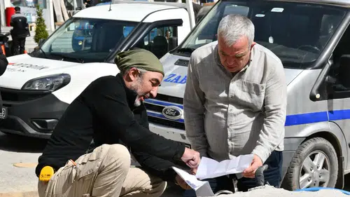 Artvin'de Başkan Erdem, projeleri yerinde inceliyor ve kaliteli çalışma için ekip ruhunu ön planda tutuyor