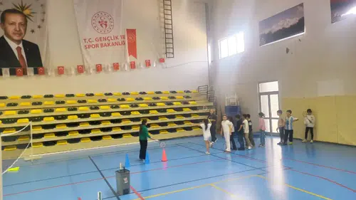 Arhavi’de Badminton Antrenmanları Tüm Hızıyla Sürüyor