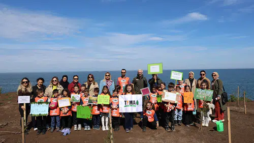 Arhavi’de Minik Eller Fidanları Toprakla Buluşturdu