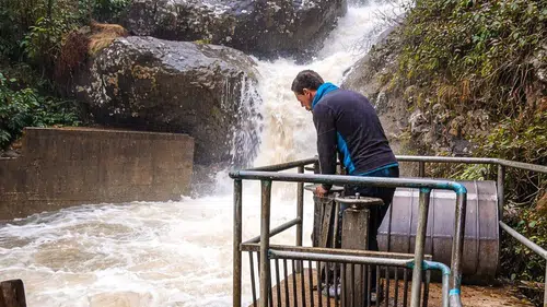 TİSKİ, su kaynaklarını korumak için dere yataklarında temizlik çalışmalarına hız kesmeden devam ediyor