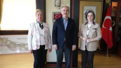 Rize’de Tarihi Çeşme Projesi Başkan Rahmi Metin’e Sunuldu