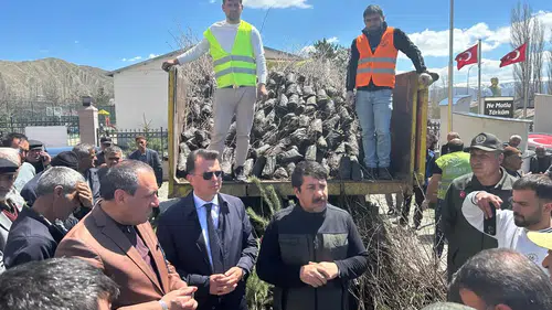 Narman’da Fidan Dağıtımı Etkinliği: Doğaya Nefes, Geleceğe Umut