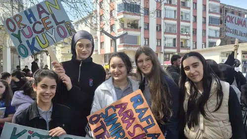 Arhavi'de Kütüphane Haftası'nda coşkulu Kitap Yolu Yürüyüşü ve Arhavi Okuyor etkinlikleri yapıldı