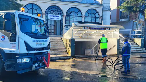 Trabzon Büyükşehir Belediyesin’den Bayram Öncesi Kapsamlı Temizlik Seferberliği