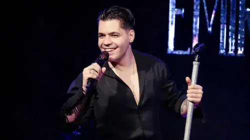 Emir Can İğrek, Ankara'daki konserinde babaanneye özel sürpriz yaptı: Görüntülü şarkı ile duygusal anlar yaşandı!