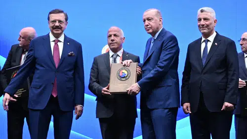 Türkiye Odalar ve Borsalar Birliği'nden Akyürek'e Özel Hizmet Plaketi Takdim Edildi