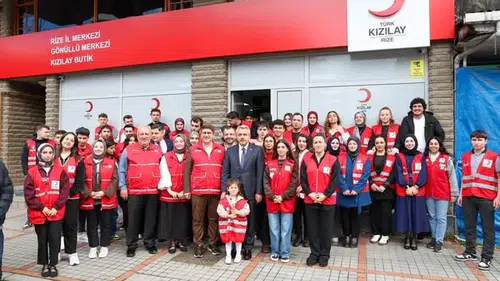 Rize Valisi Baydaş’tan Kızılay’a Ziyaret ve Bağış