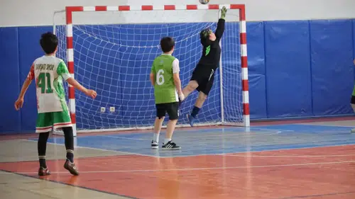 Okul Sporları Futsal İl Birinciliği Başladı, Hopa ve Şavşat Galip Geldi!
