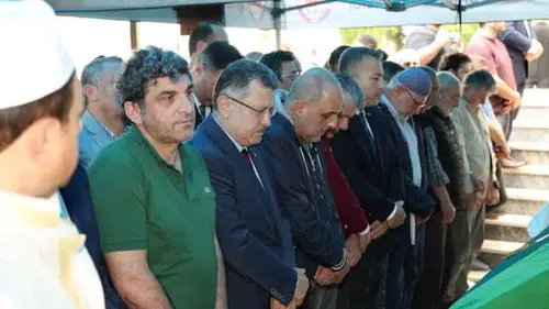 Giresun'da vefat eden Yıldız ailesi, Trabzon'da son yolculuğuna uğurlandı