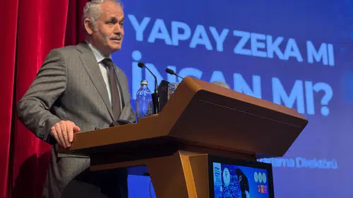 Recep Tayyip Erdoğan Üniversitesinde Yapay Zekâ mı, İnsan mı? Konferansı Düzenlendi