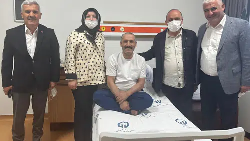 Devlet Sert, Rize Şube Başkanı Mafratoğlu’na hastanede geçmiş olsun ziyaretinde bulundu