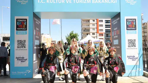 Manisa Kültür Yolu Festivali'nin İlk Günü, Coşkulu Etkinliklerle Şenlendi!